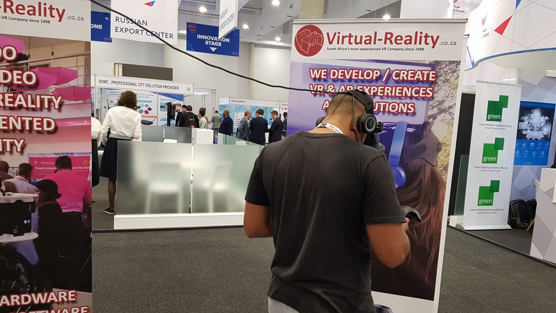 redefining-event-experiences-with-vr-equipment.jpg